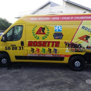 Total Covering (voiture) personnalisé en Guadeloupe et Martinique – Empreinte Marquage