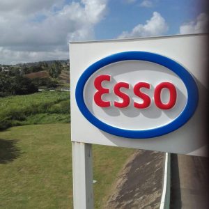 Totem personnalisé en Guadeloupe et Martinique – Empreinte Marquage