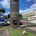 Totem personnalisé en Guadeloupe et Martinique – Empreinte Marquage