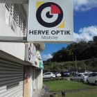 Totem personnalisé en Guadeloupe et Martinique – Empreinte Marquage